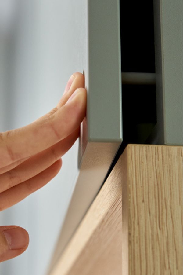 Fanned strips of solid color edge banding